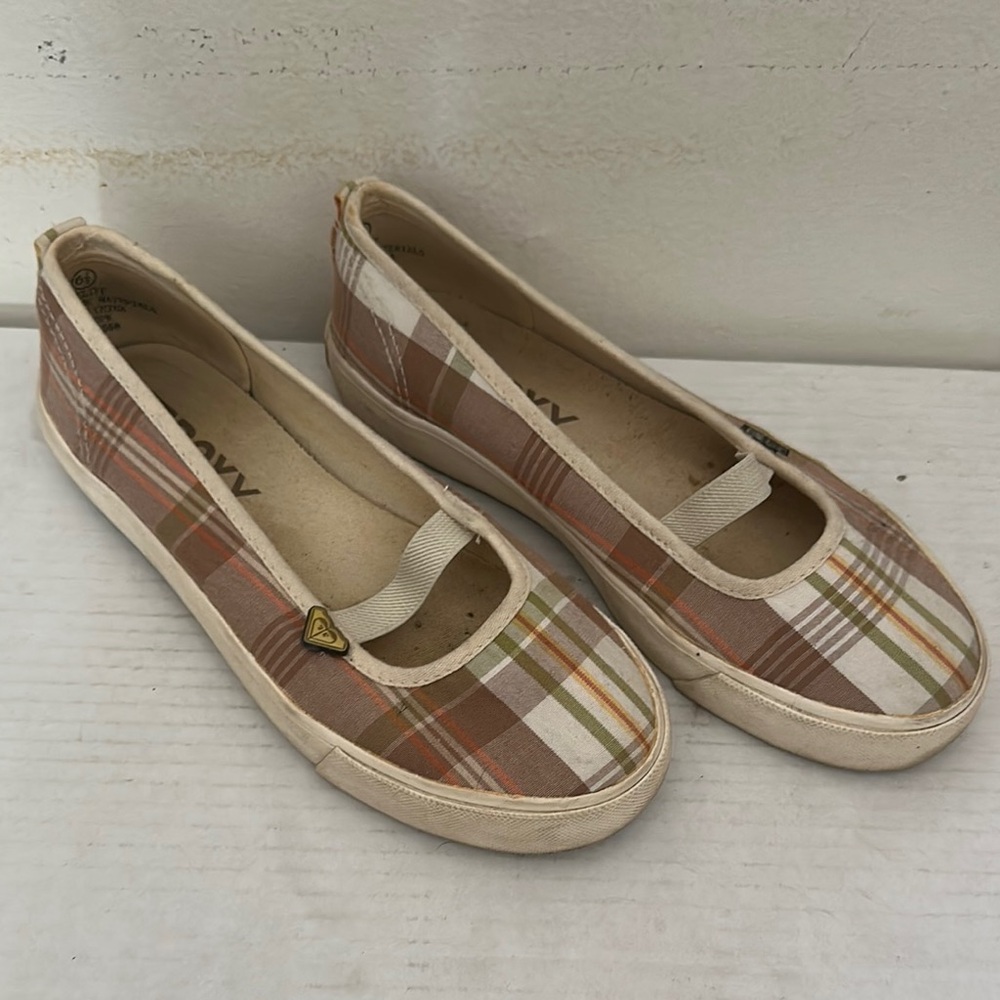 Roxy Cream and Brown Loafers with Plaid Pattern
